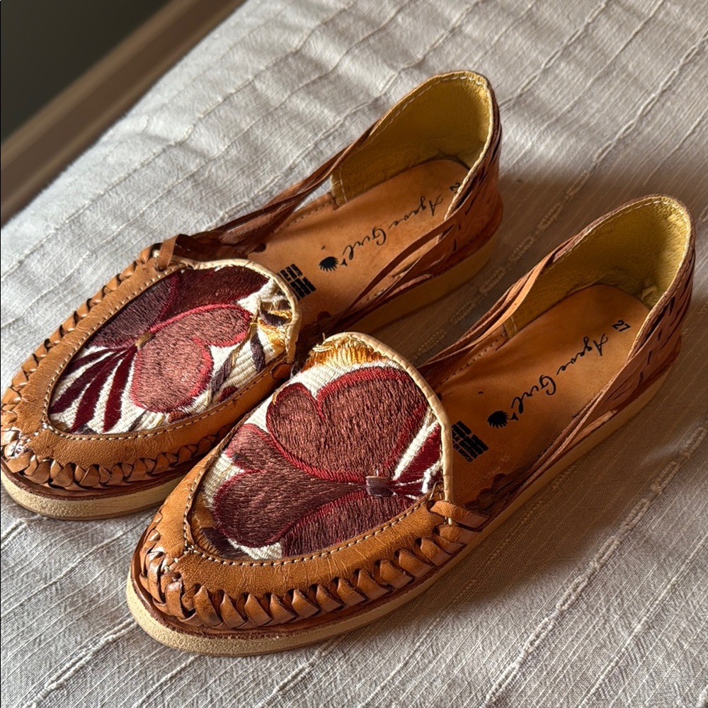 Women’s Brown and Red Moccasin-Style Flats with Fringe Tassels